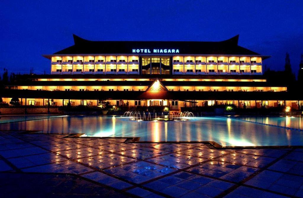 Hotel Niagara Parapat Extérieur photo