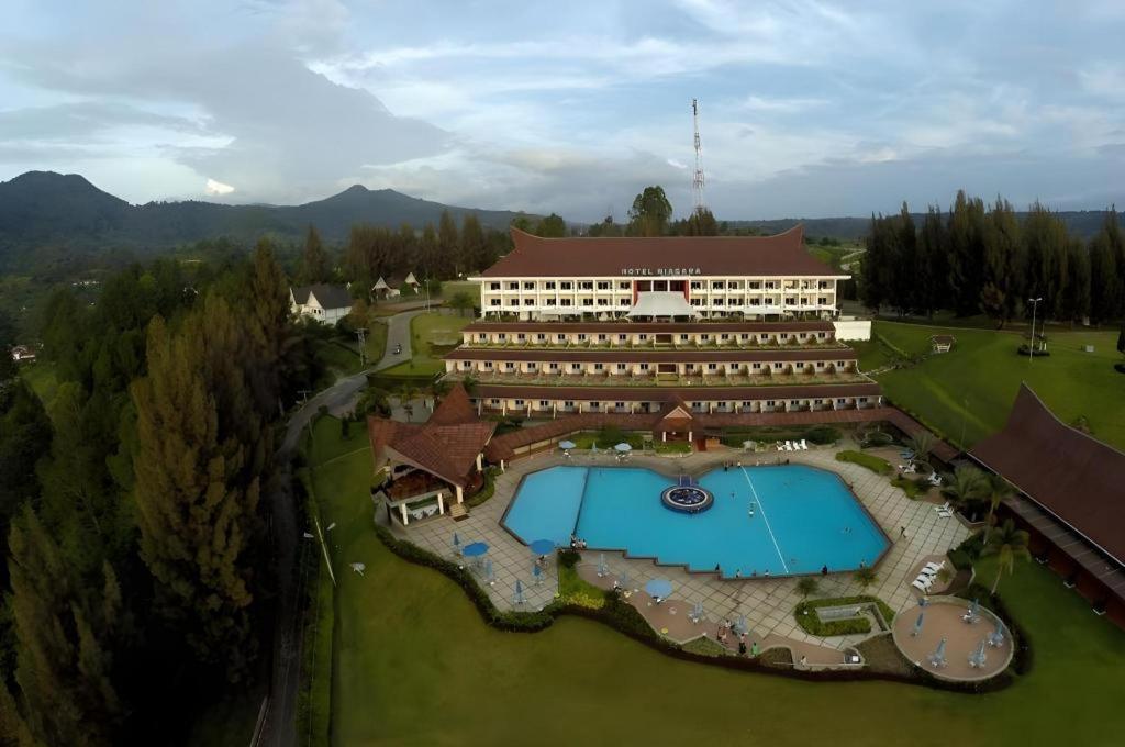 Hotel Niagara Parapat Extérieur photo